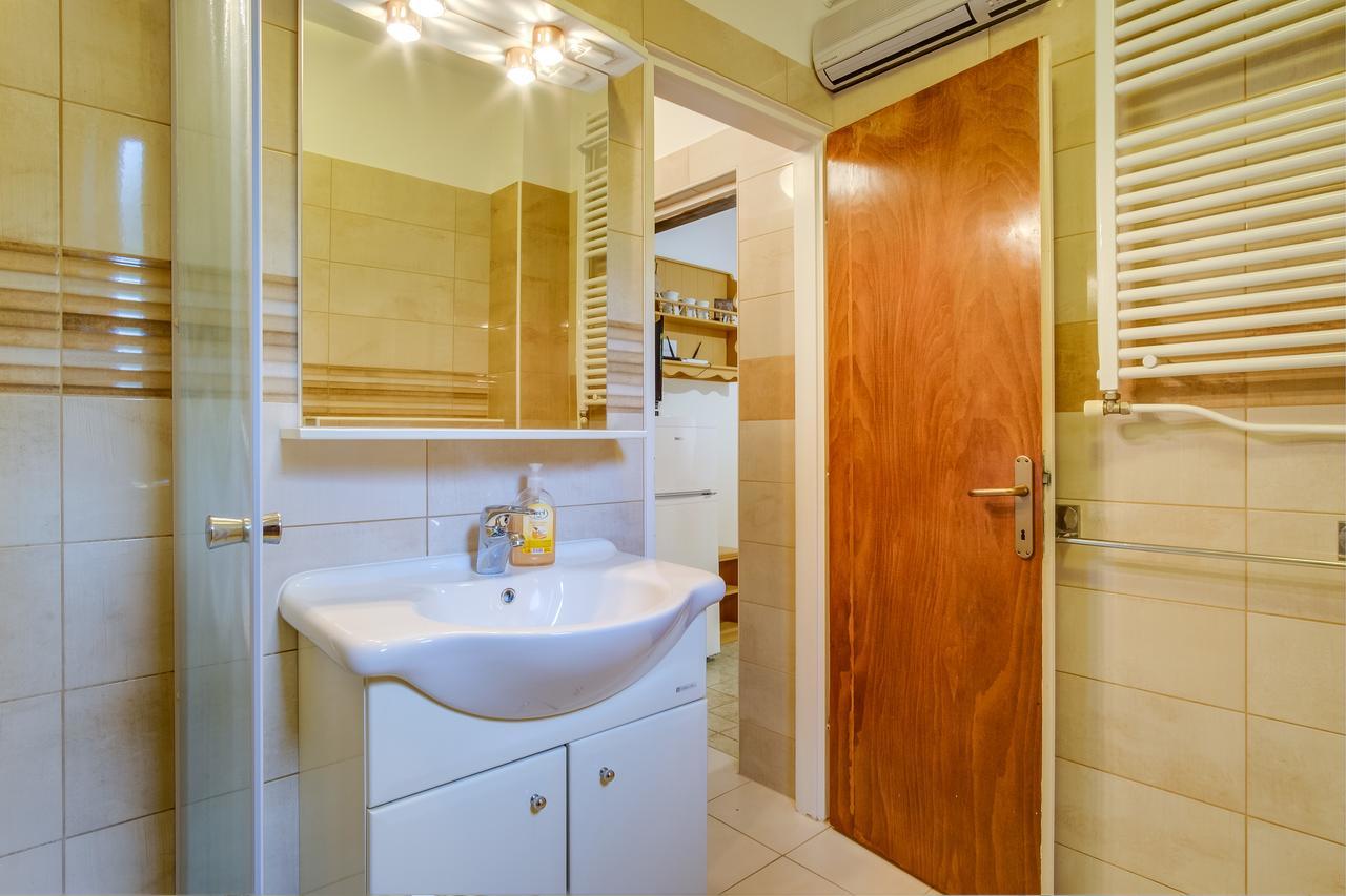 Apartments Beba Малий Лошинь Екстер'єр фото